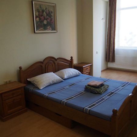 Dolphin Apartment Odesa Exterior photo